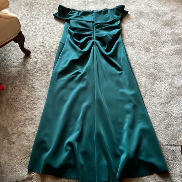 Women’s Plus Size Winter Green Gown - Picture 8 of 9